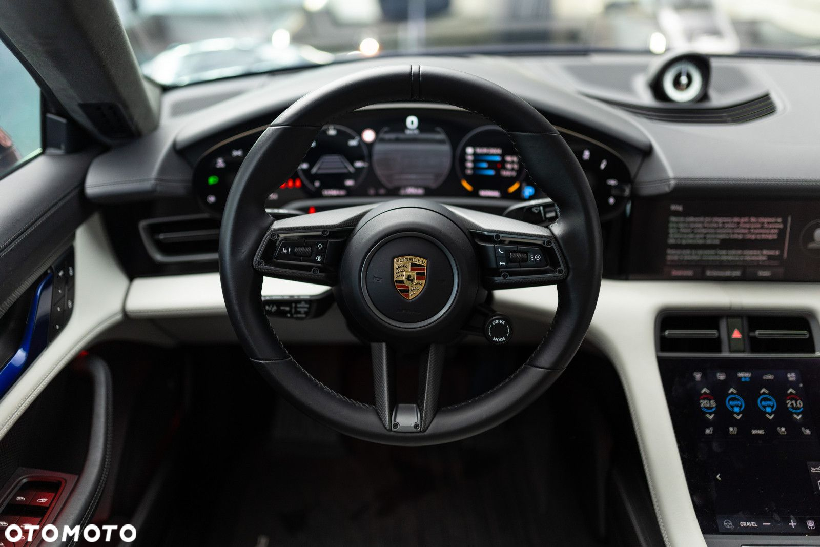 Porsche Taycan Turbo S Cross Turismo - 14