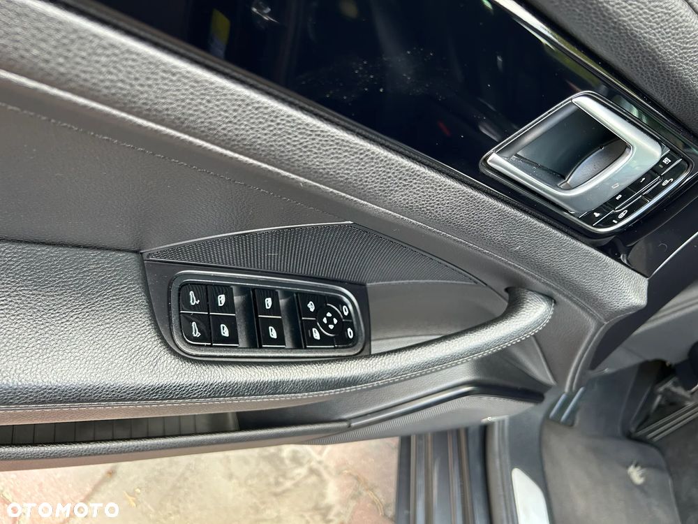 Porsche Panamera 4 - 34