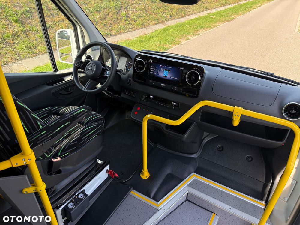 Mercedes-Benz ESprinter 420 - 18