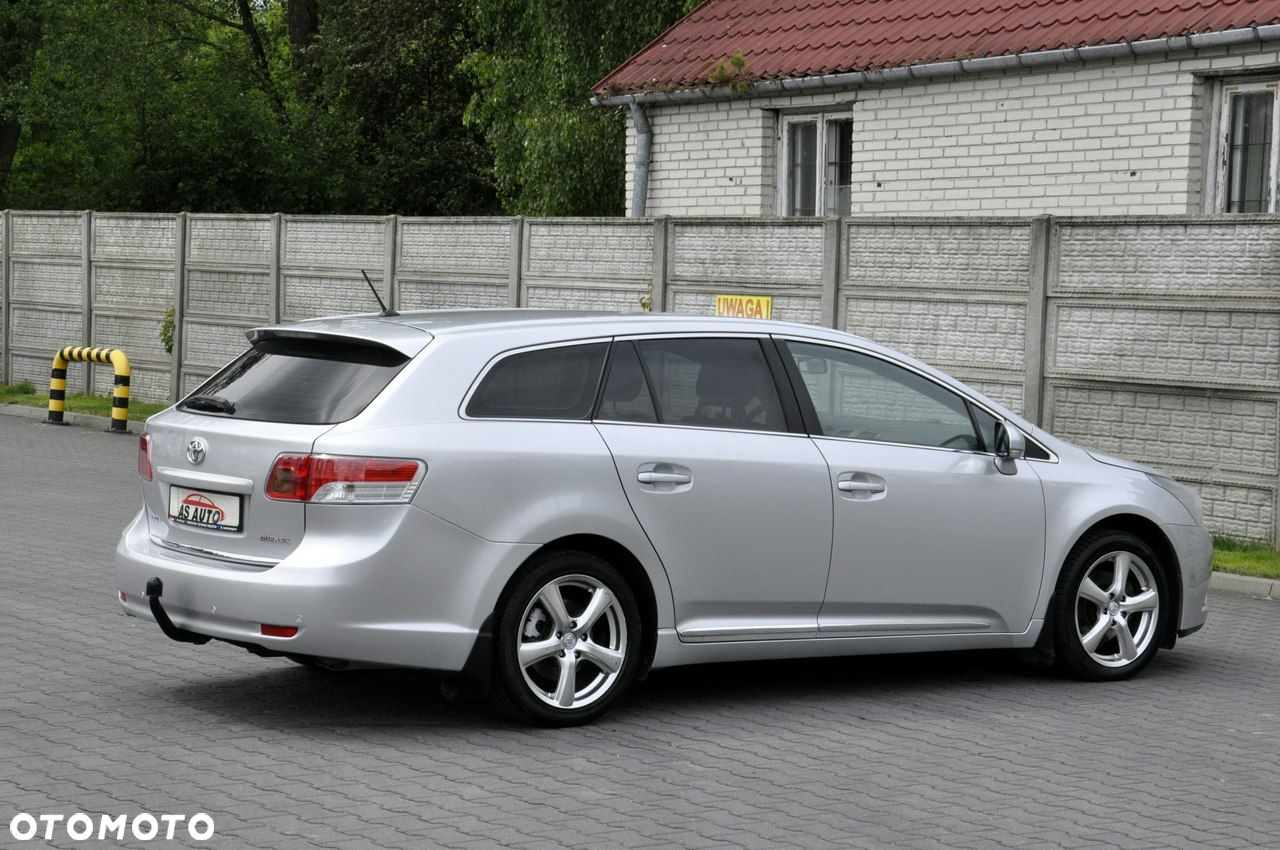 Toyota Avensis Combi 1.6 Sol - 27