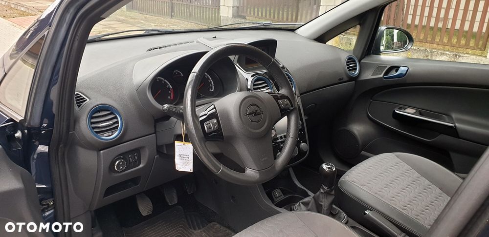 Opel Corsa 1.2 16V Cosmo - 27