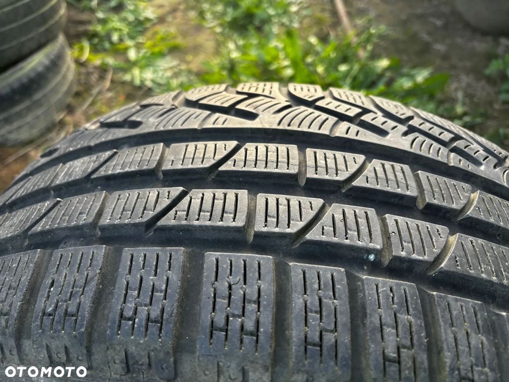 Opona zimowa Pirelli SottoZero - 235/45R18 - 2