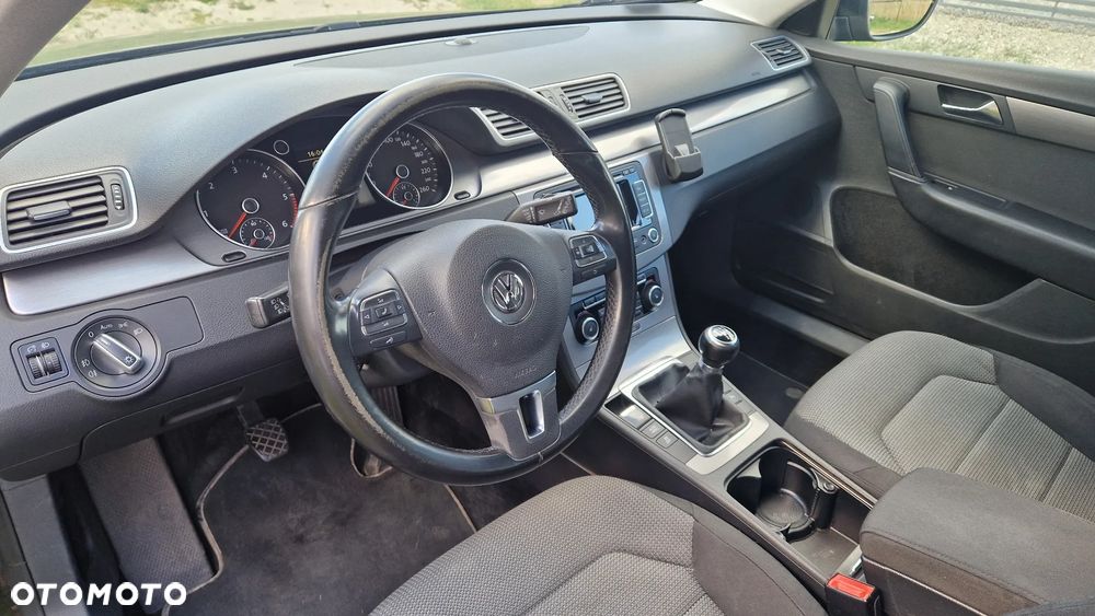 Volkswagen Passat 2.0 TDI BlueMotion Technology Comfortline - 8