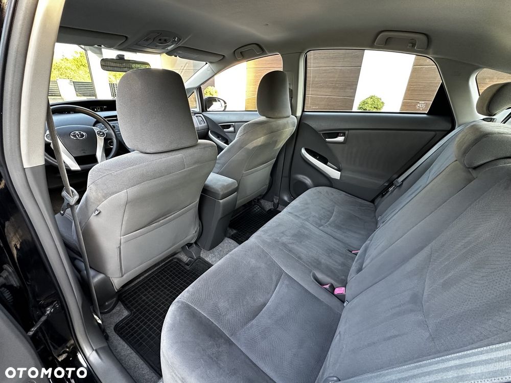 Toyota Prius (Hybrid) - 16
