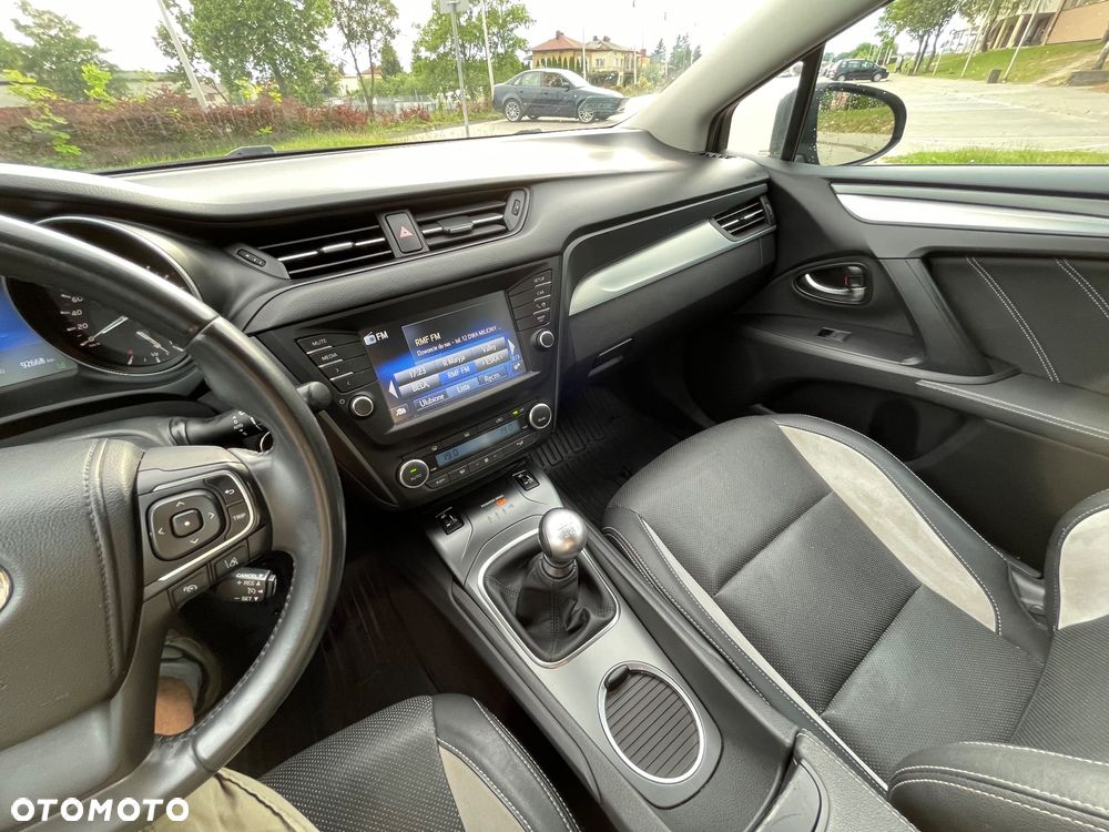 Toyota Avensis 2.0 D-4D Premium - 14