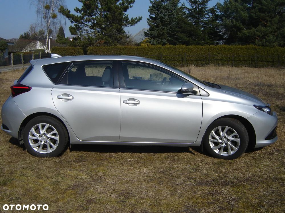 Toyota Auris 1.6 Premium - 4
