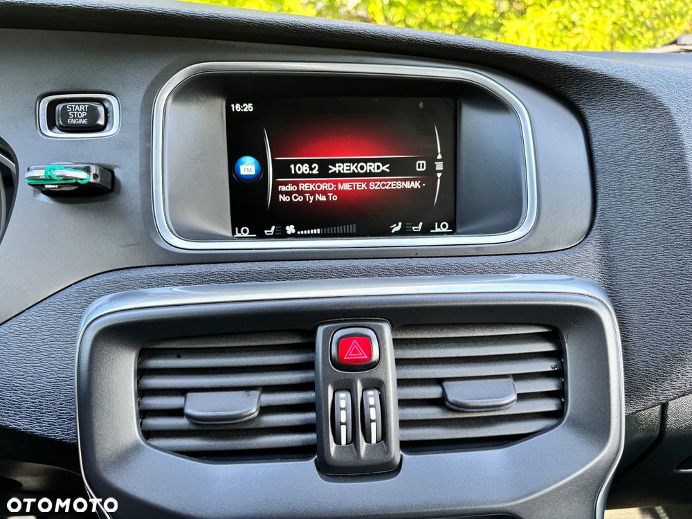 Volvo V40 D4 Drive-E R-Design Summum - 22