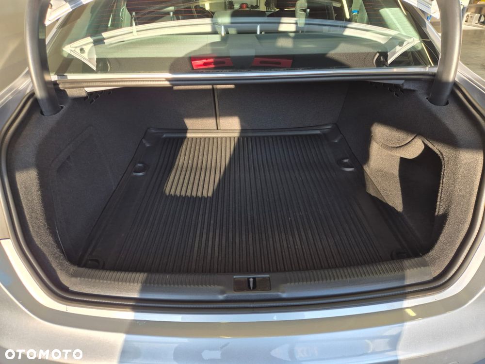 Audi A4 Limousine - 12