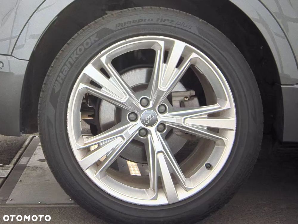 Audi Q8 55 TFSI quattro tiptronic - 10