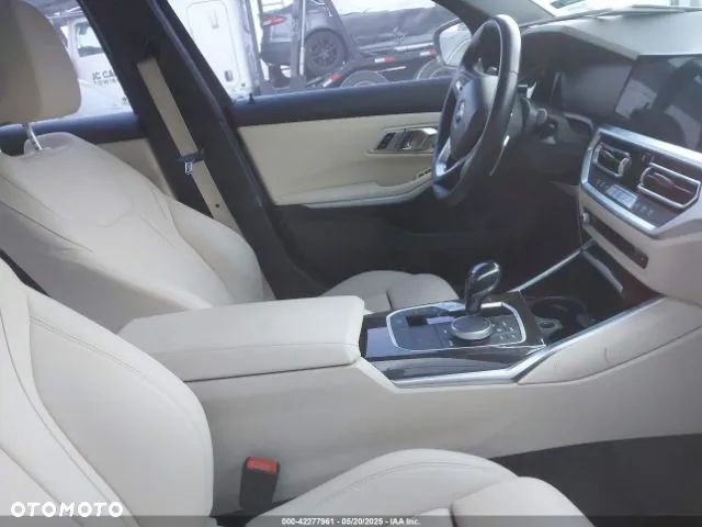 BMW Seria 3 330i - 12