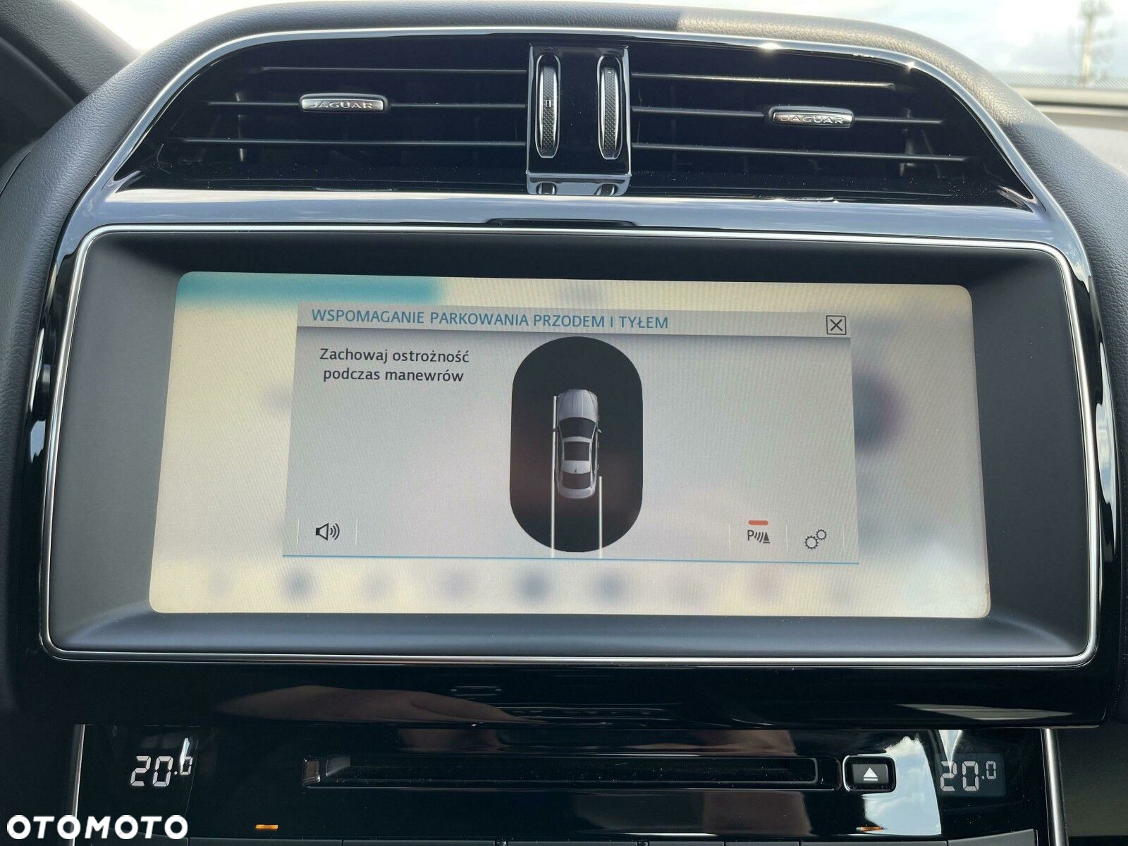 Jaguar XE 2.0 T Portfolio - 25