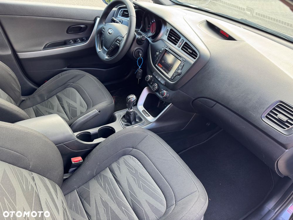 Kia Ceed 1.6 CRDi 128 ISG Fifa World Cup Edition - 11