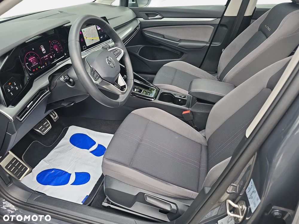 Volkswagen Golf - 8