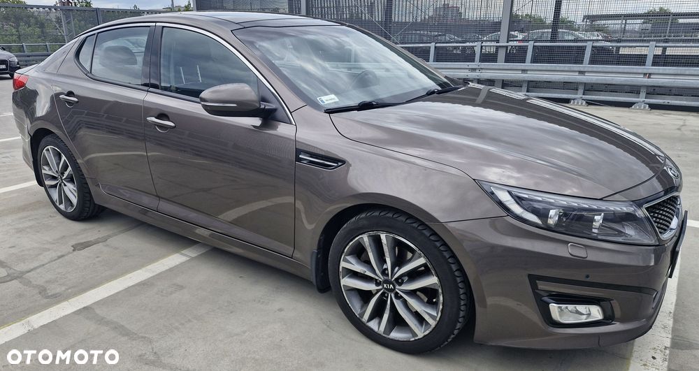 Kia Optima 2.0 L - 14