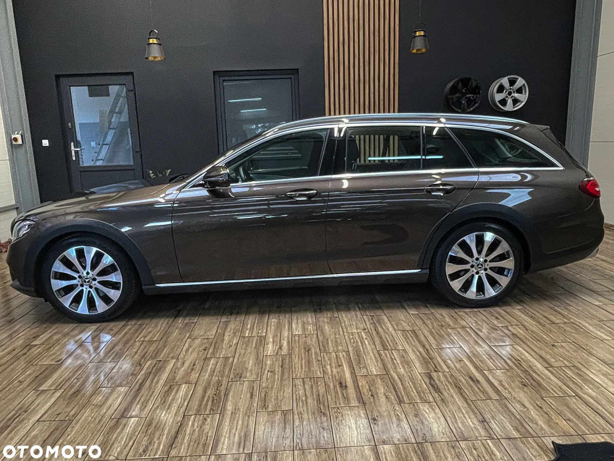 Mercedes-Benz Klasa E 220 d 4Matic T All-Terrain 9G-TRONIC Exclusive - 12