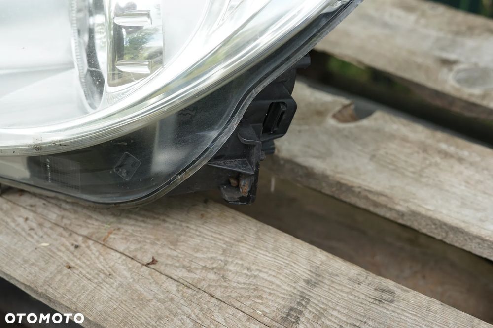 Lampa przód przednia lewa Opel Corsa D 13186383 Anglik - 3