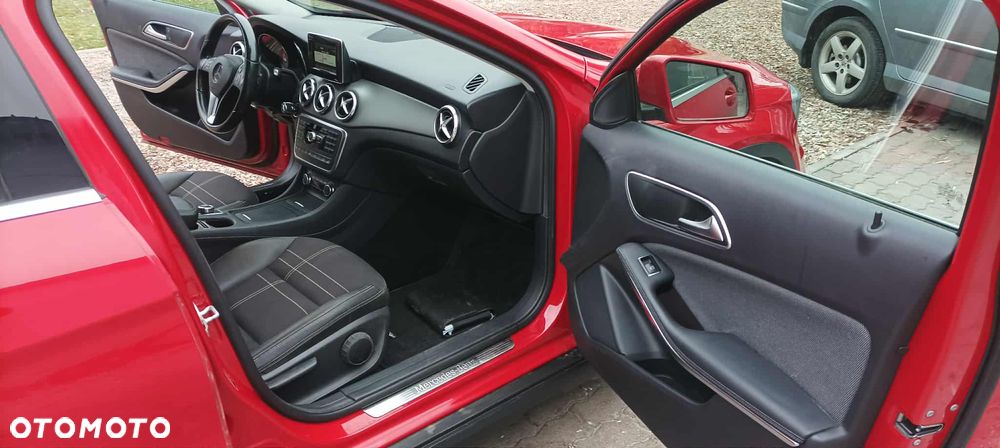 Mercedes-Benz GLA 250 4Matic 7G-DCT StreetStyle - 12