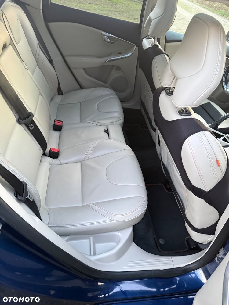 Volvo V40 D4 Ocean Race - 10