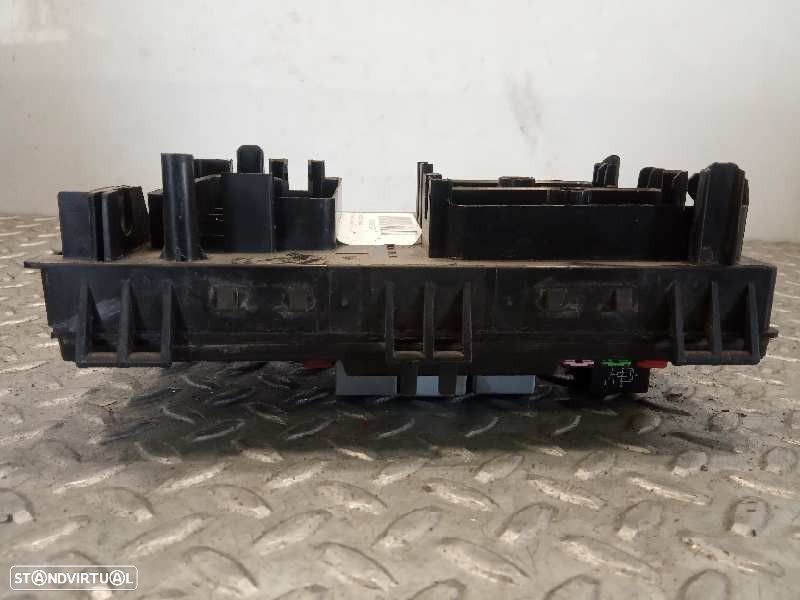 CAIXA RELÉS / FUSÍVEIS OPEL ASTRA J 2013 -13368639 - 2