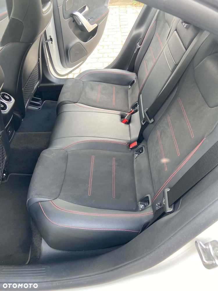 Mercedes-Benz CLA 220 4-Matic AMG Line 7G-DCT - 12