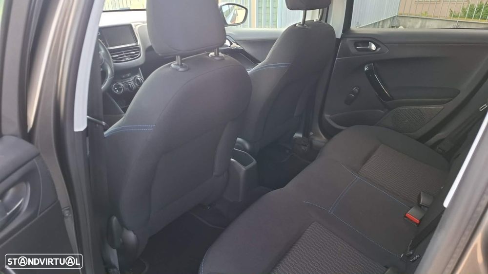 Peugeot 208 1.2 PureTech Signature - 12