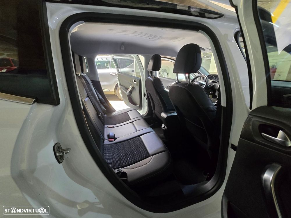 Peugeot 2008 1.2 PureTech Allure - 9