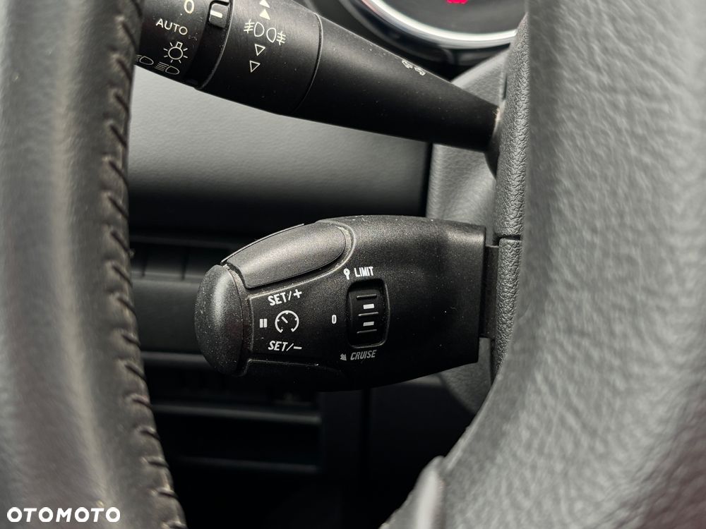 Peugeot 5008 1.6 THP Family 7os - 25