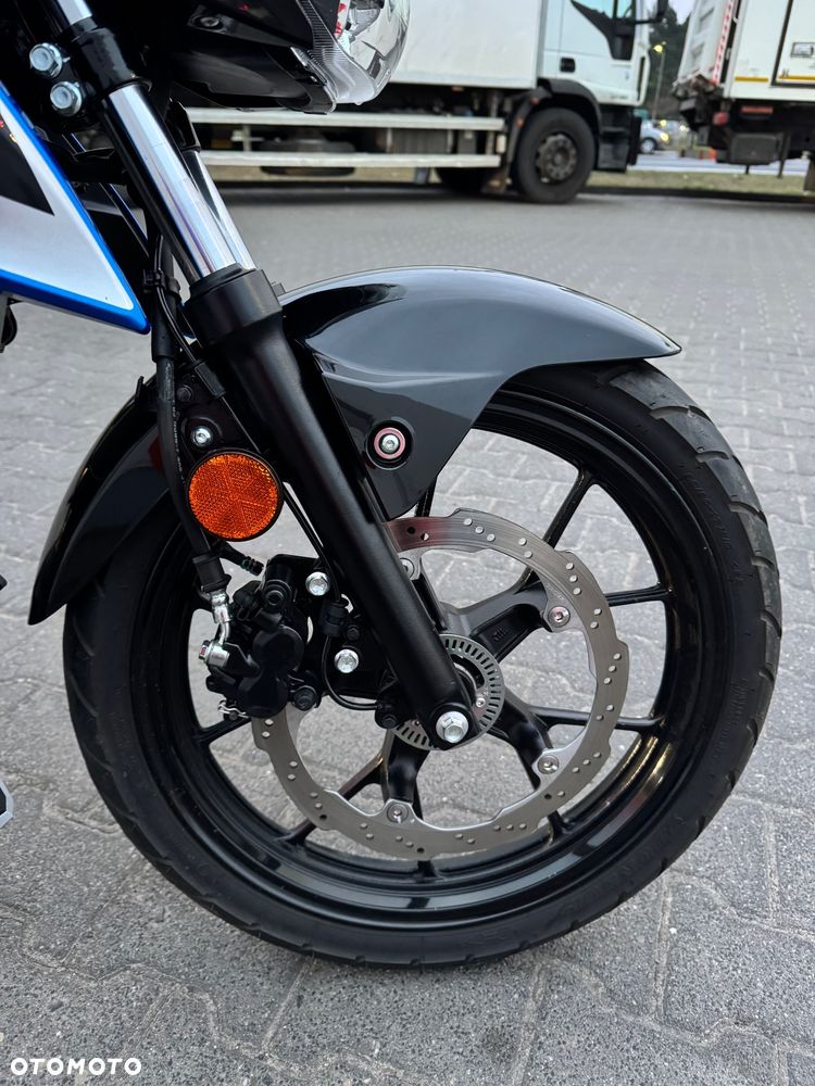 Suzuki GSX - 3