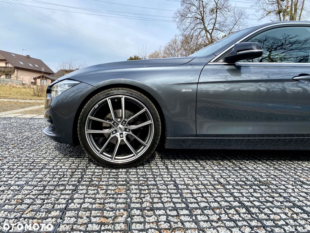 BMW Seria 3 325d DPF Edition Sport - 28