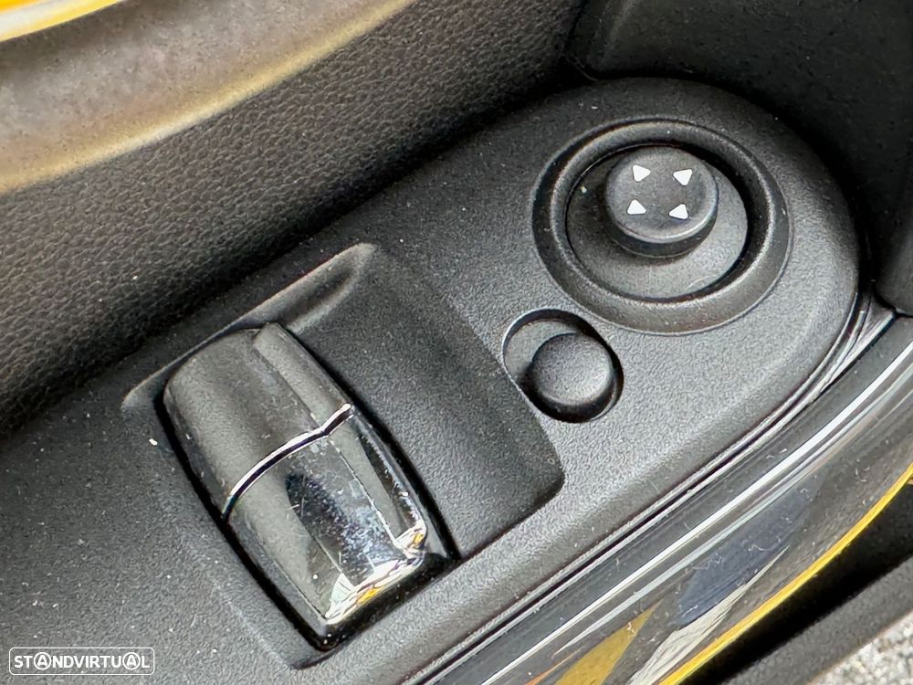 MINI 3 Portas Cooper D - 17