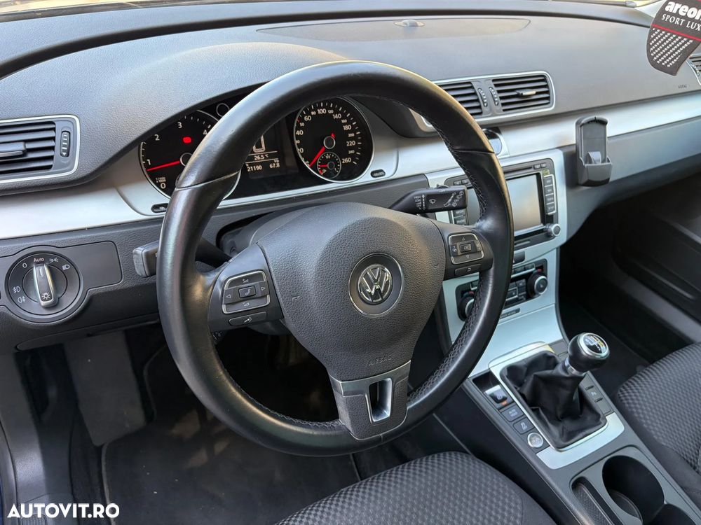 Volkswagen Passat 1.6 TDI BlueMotion Technology Highline - 11
