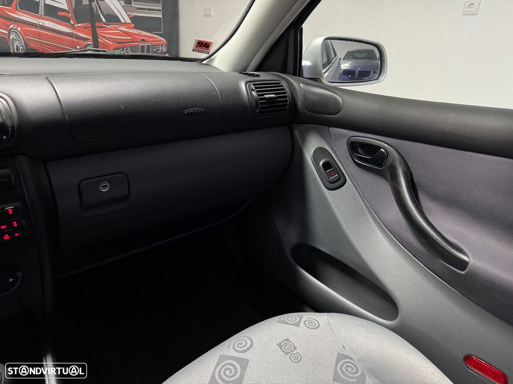 SEAT Leon 1.4 16V Confort JE+AC - 11
