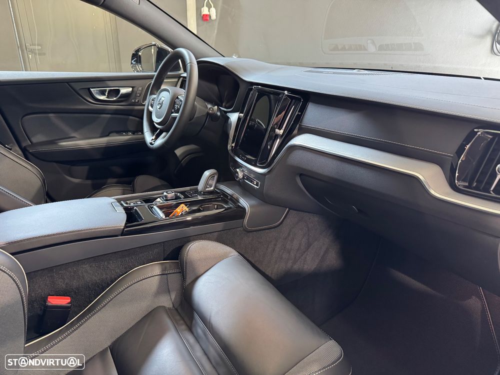 Volvo V60 2.0 T6 AWD TE R-Design - 29