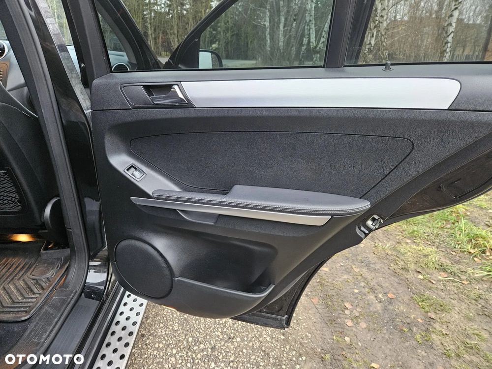 Mercedes-Benz ML - 18