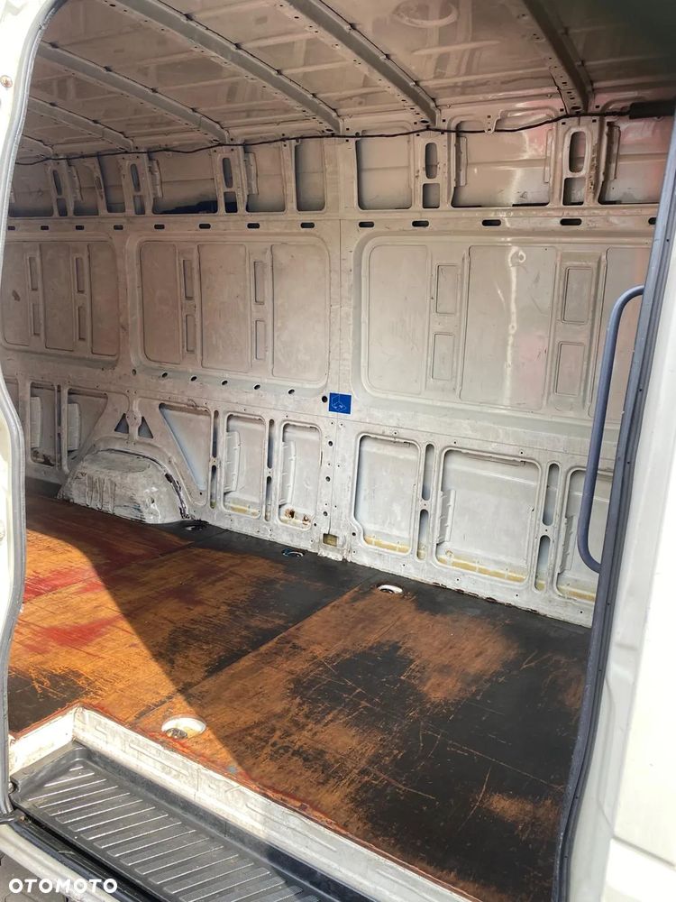 Volkswagen Crafter - 13