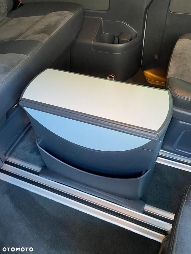 Volkswagen Multivan - 13