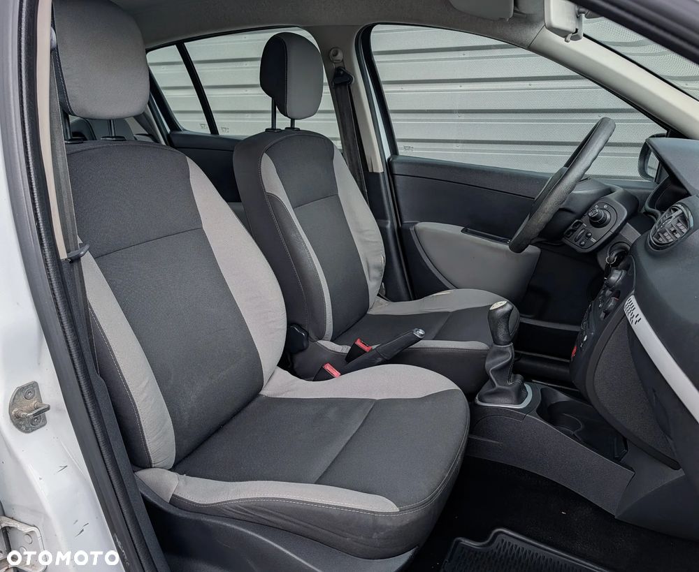 Renault Clio 1.5 dCi Authentique - 13