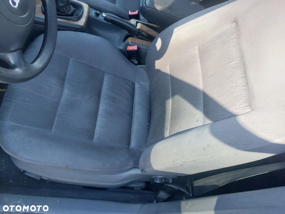 Audi A6 C5 sedan silnik kompletny 1.8 Turbo AEB turbina turbosprężarka cewka wiązka przepustnica przepływomierz kolektor skrzynia biegów DHW sprzęgło dwumasa drzwi lewe prawe klapa błotnik lusterko kolor LY9B czarny maglownica wydech tłumik lampa tył tylna blenda belka rura dolotowa przewód podłokietnik sterownik panel boczki fotele grzane alufelgi szyba dekory NA CZĘŚCI WSZYSTKIE CZĘŚCI - 18