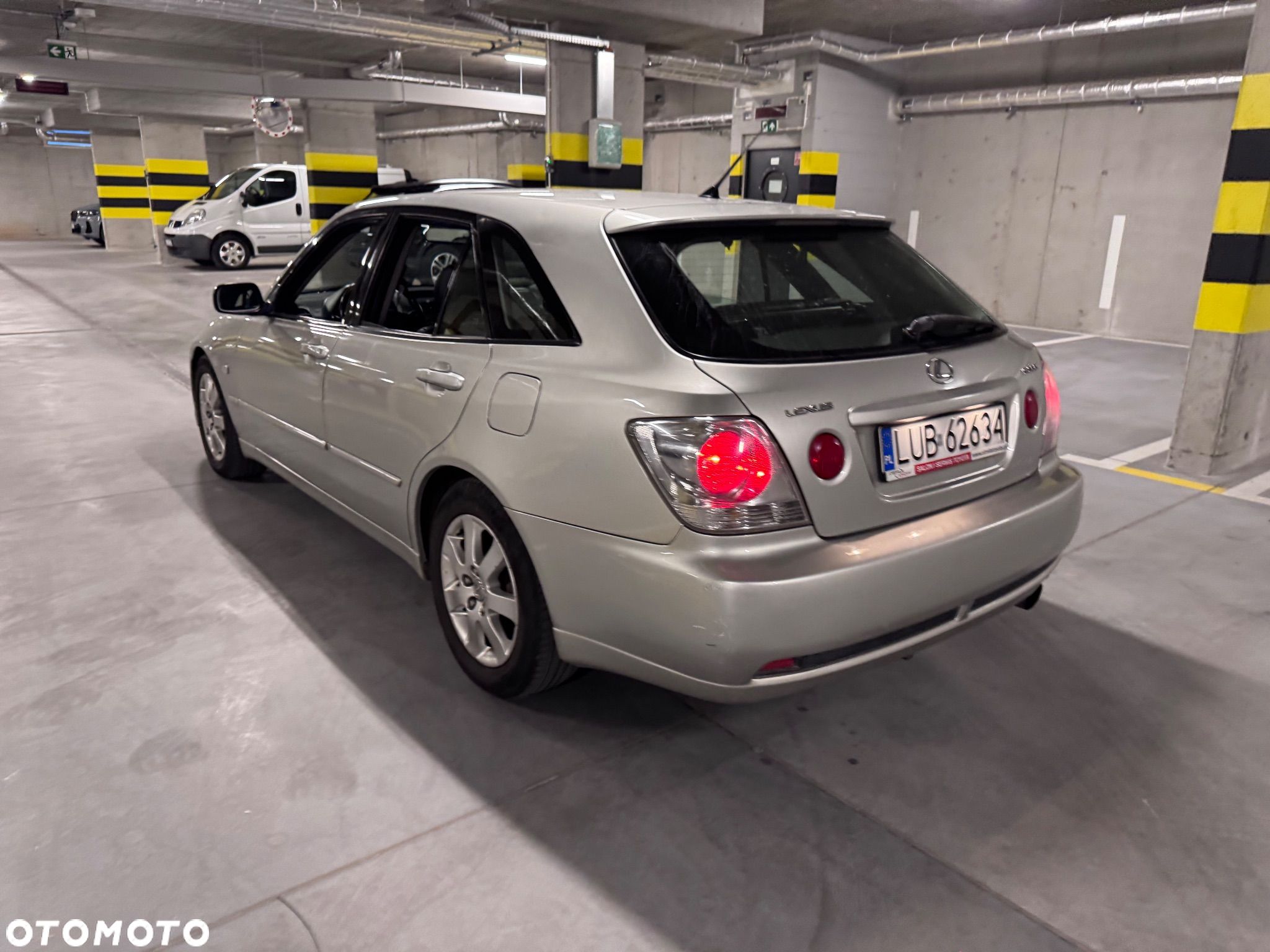 Lexus IS 200 SportCross - 1