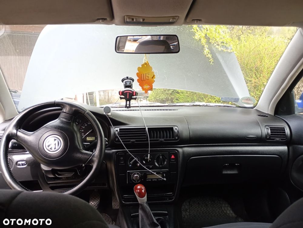Volkswagen Passat - 4