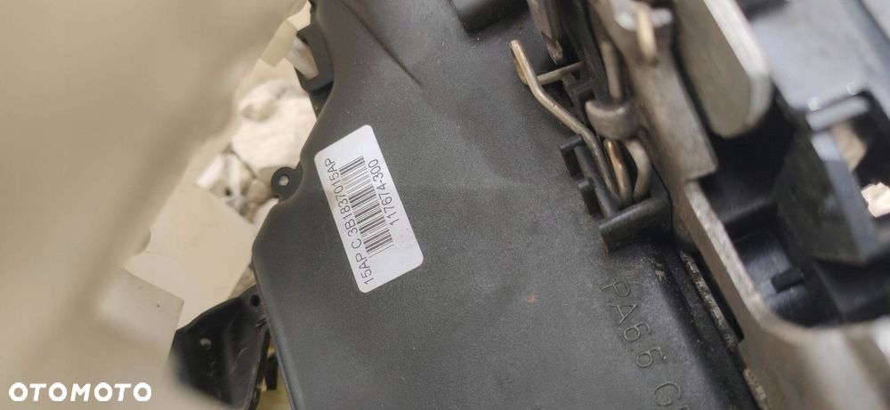 KR ZAMEK DRZWI LEWY PRZÓD VW PASSAT B5 FL 8 PIN - 8