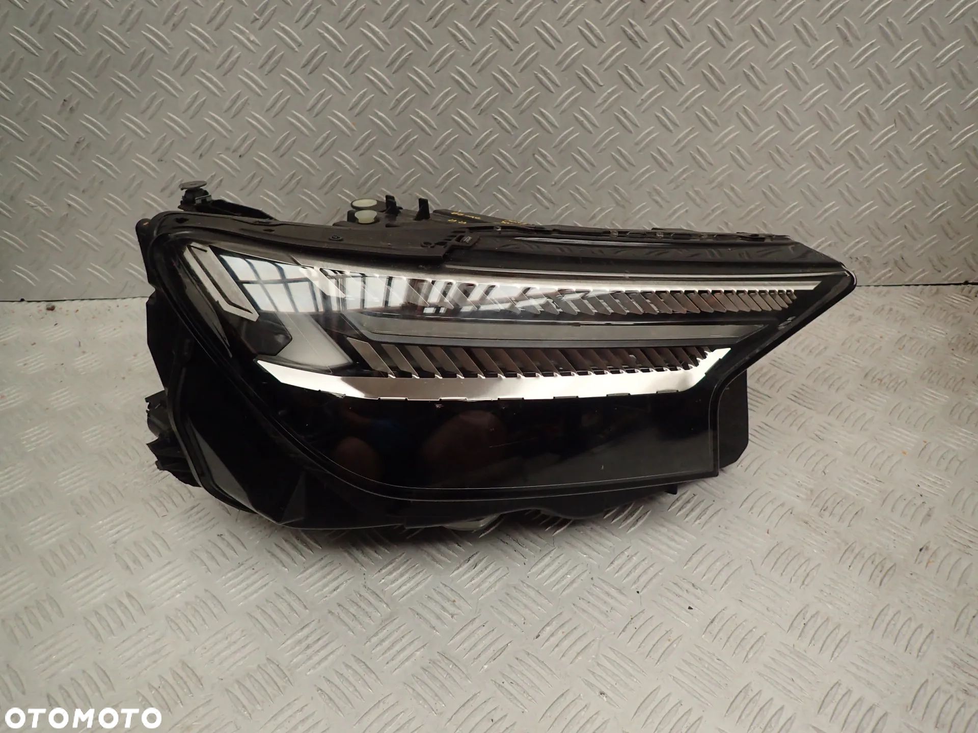 LAMPA PRAWY PRZÓD  AUDI Q4 E-TRON FULL LED MATRIX EUROPA 89A941036 - 1