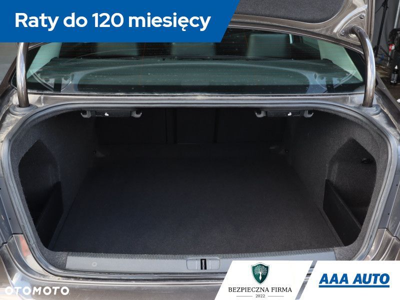 Volkswagen Passat - 16