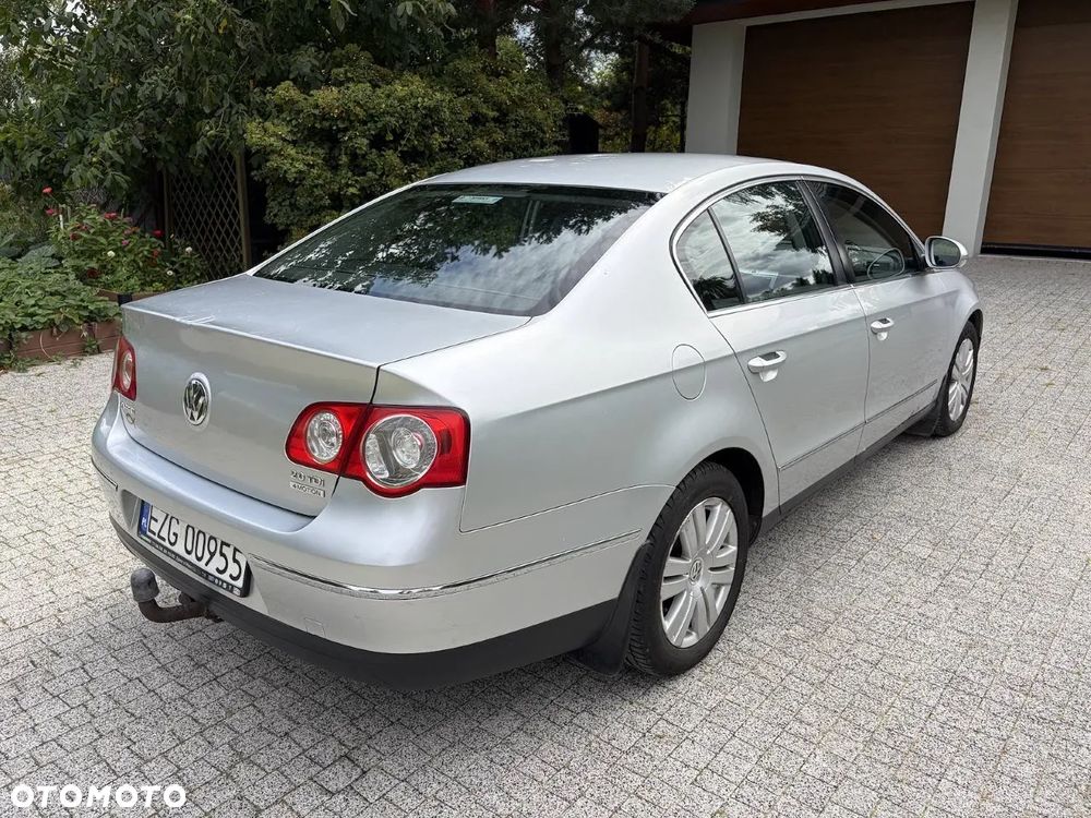 Volkswagen Passat - 4