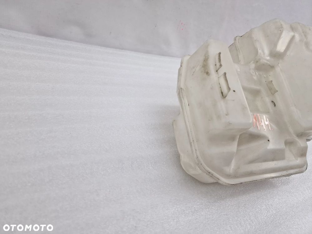 VW GOLF VII / SKODA OCTAVIA 3 III / AUDI A3 12- ZBIORNICZEK SPRYSKIWACZY , NR 5Q0955449Q / 5Q0955453R , NR AUKCJI ZS144 - 2