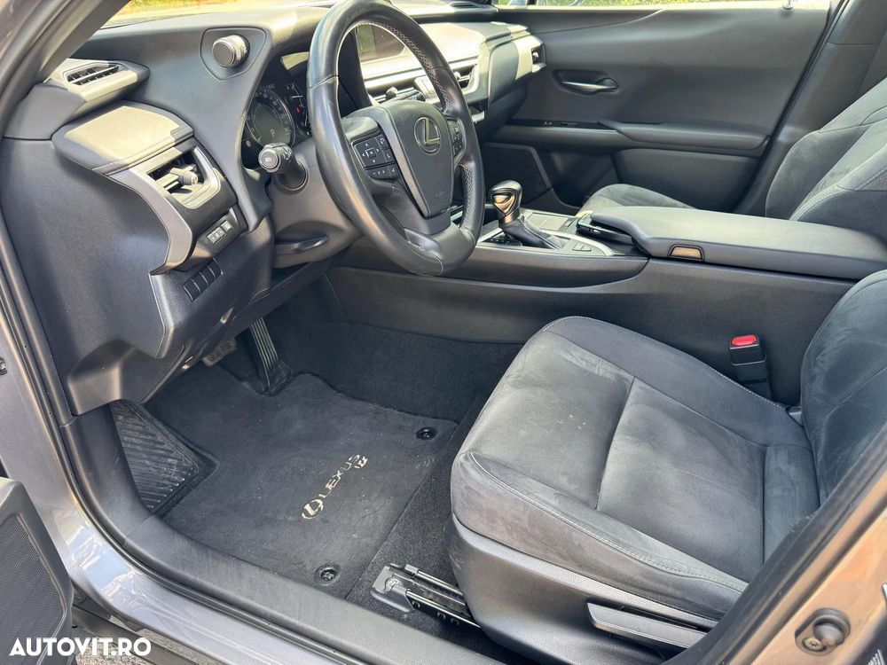 Lexus UX 250h Business Edition - 11