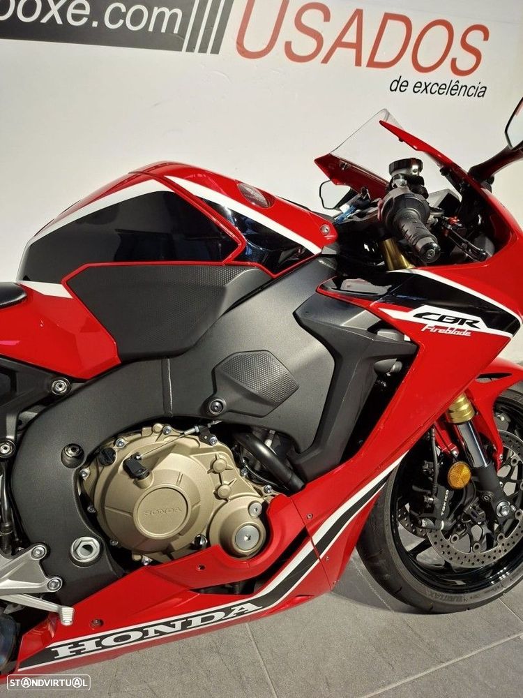 Honda CBR CBR1000RA - 4