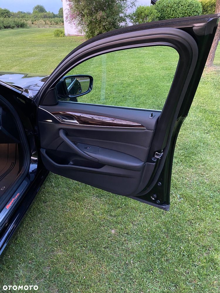 BMW Seria 5 530i Sport Line - 9