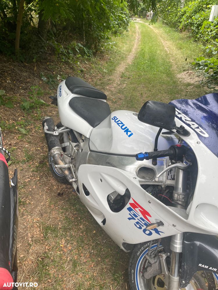 Suzuki GSX-R 750 - 1