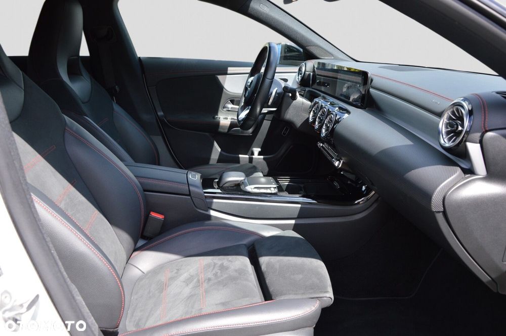 Mercedes-Benz CLA - 25